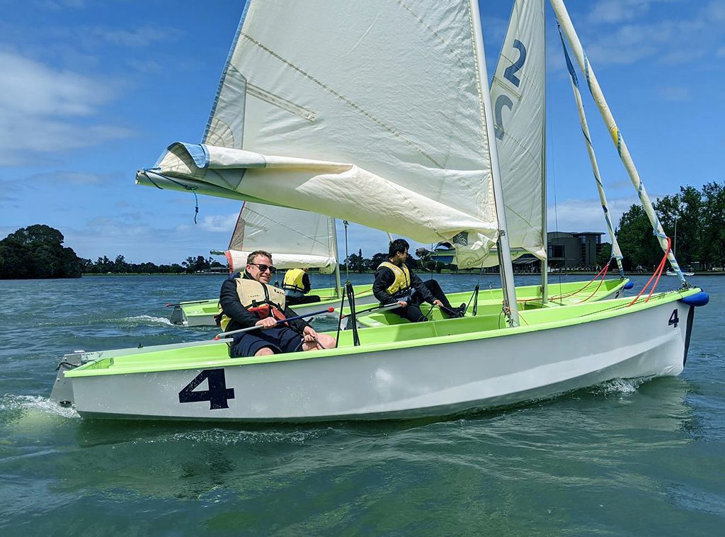 Adults Learn to Sail a Dinghy in Melbourne 